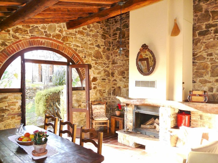 Podere Patrignone holiday apartment rentals in Castellina in Chianti :: Discover Tuscany